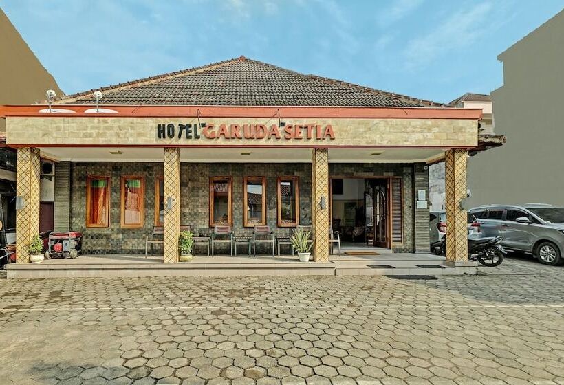 בית מלון כפרי Oyo 91417 Garuda Setia