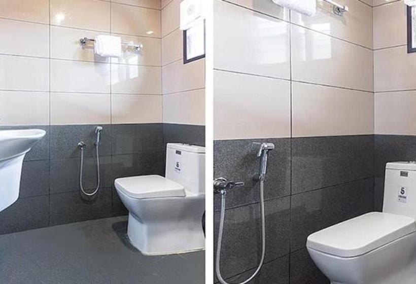 Отель Queens Residency   Kochi