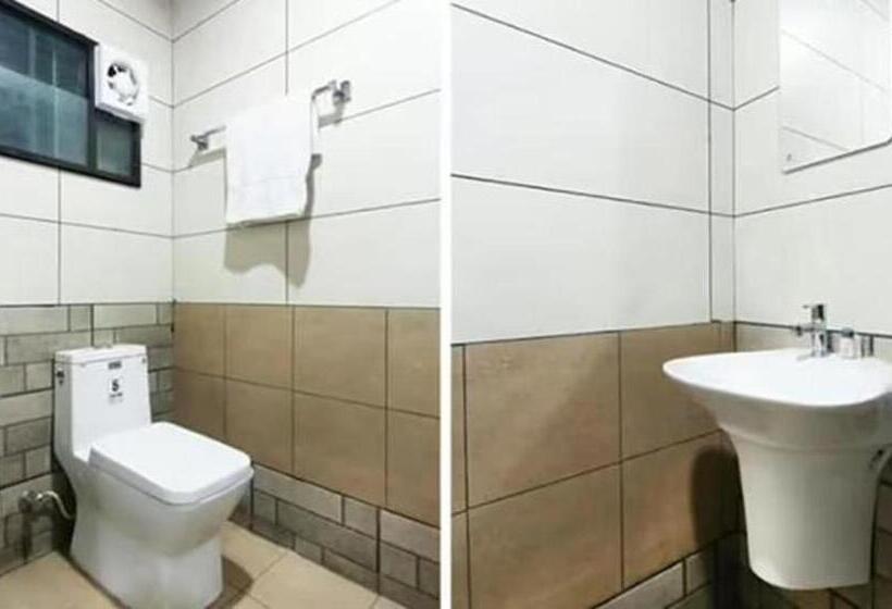 Отель Queens Residency   Kochi