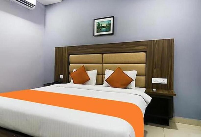 Отель Queens Residency   Kochi