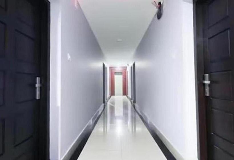 Отель Queens Residency   Kochi