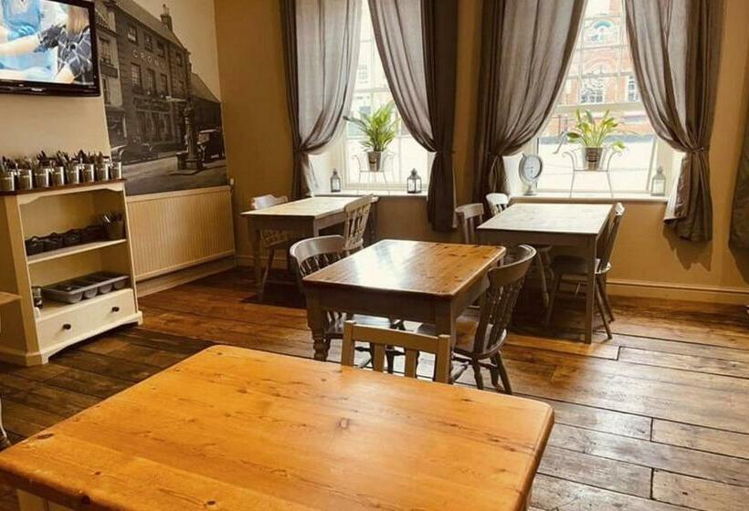 Отель The Crown Fakenham