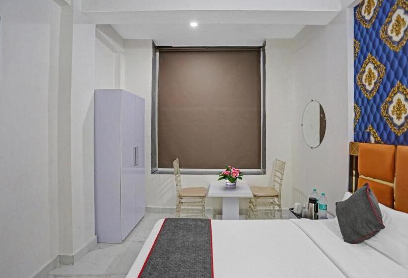 בית מלון כפרי Townhouse Shubham Residency