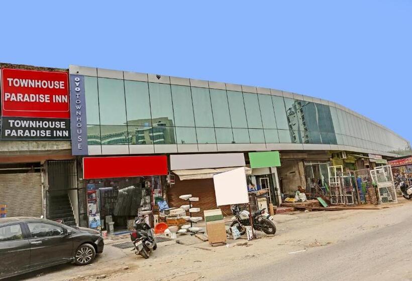 בית מלון כפרי Townhouse Shubham Residency