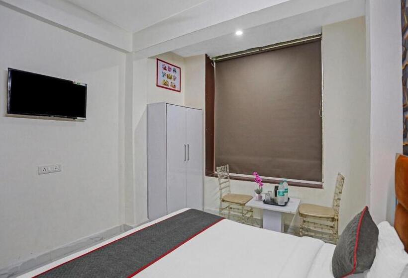 בית מלון כפרי Townhouse Shubham Residency