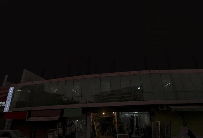 בית מלון כפרי Townhouse Shubham Residency