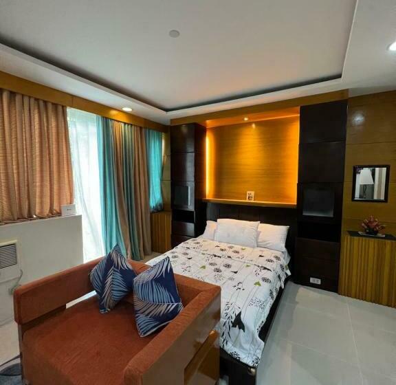 One Palmtree Villas Airport Condo