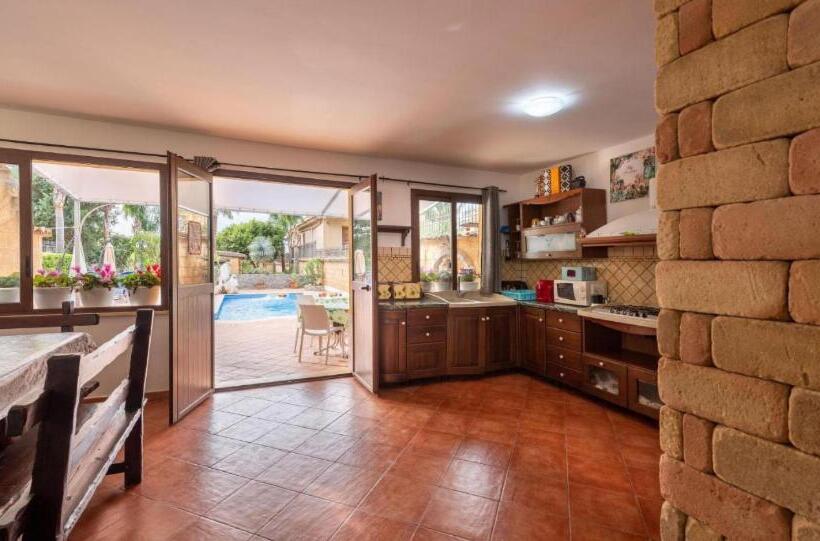 פנסיון Villa Alelida