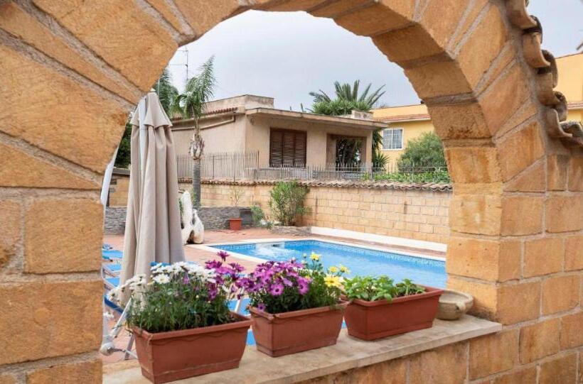 פנסיון Villa Alelida