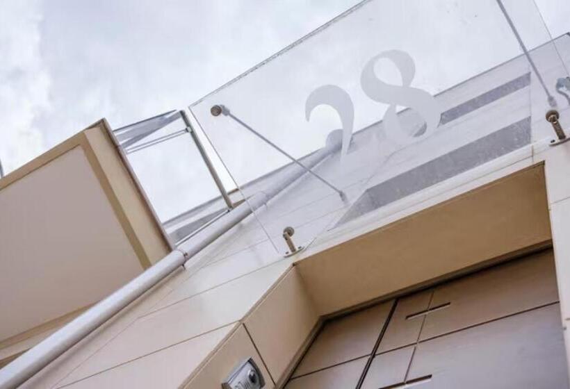 بنسيون Poste Rooms 28