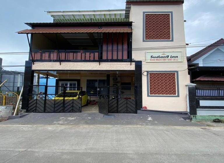 پانسیون Sudiang Inn