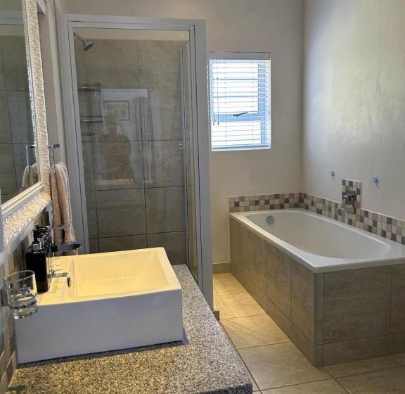 פנסיון Tree Aloe Guest House