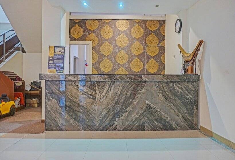 Collection O 91414 Hotel Marina Beach