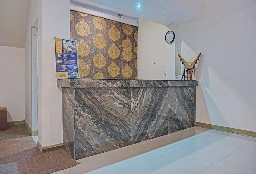 Collection O 91414 Hotel Marina Beach