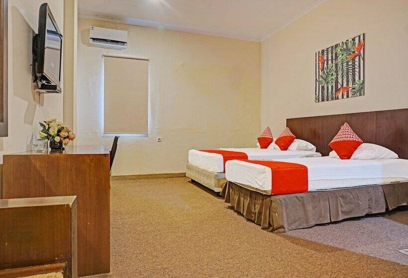 Collection O 91414 Hotel Marina Beach