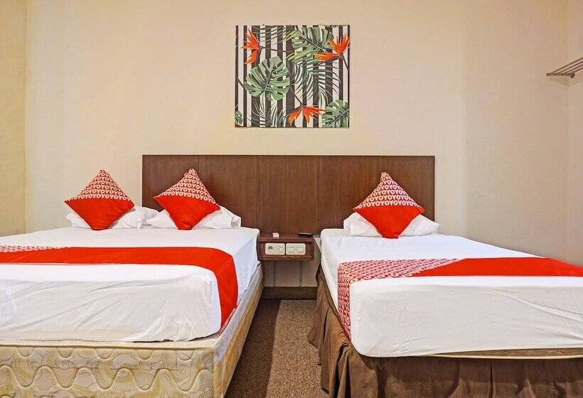 Collection O 91414 Hotel Marina Beach