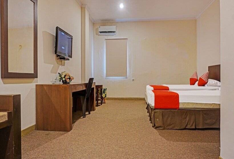 Collection O 91414 Hotel Marina Beach