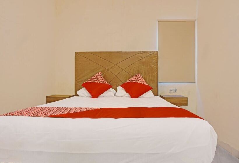 Collection O 91414 Hotel Marina Beach