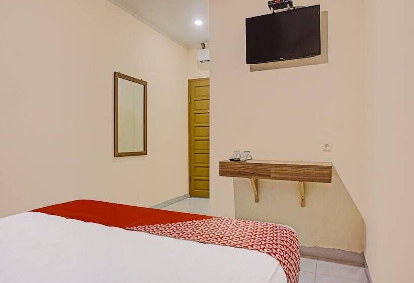 Collection O 91414 Hotel Marina Beach