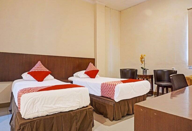 Collection O 91414 Hotel Marina Beach