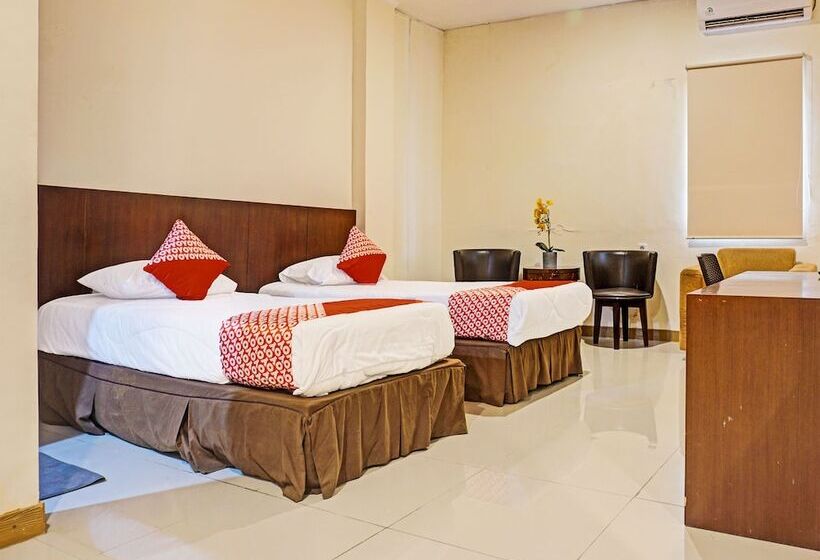 Collection O 91414 Hotel Marina Beach