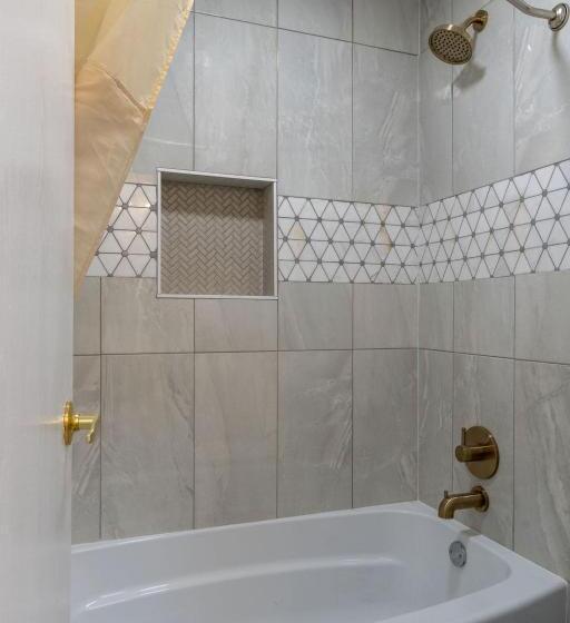 酒店 Dragonfly Inn & Suites