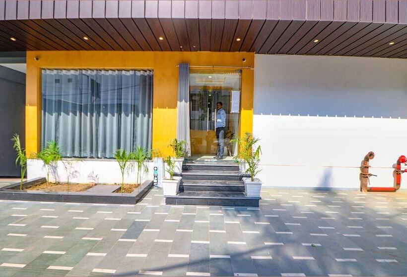 Fabhotel Premium Kashi