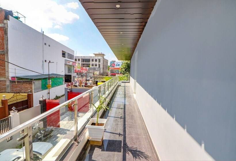 Fabhotel Premium Kashi