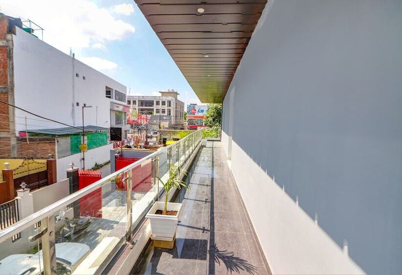 Fabhotel Premium Kashi