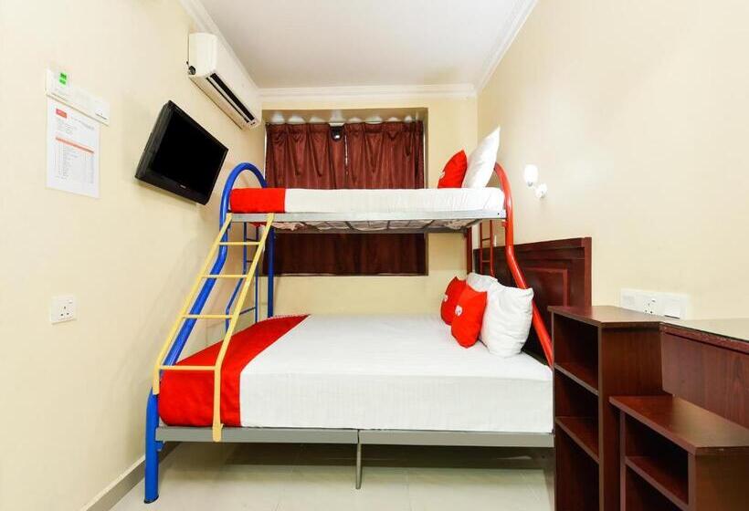 酒店 Oyo 90562 J Hostels Pj