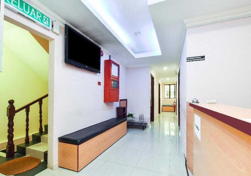 酒店 Oyo 90562 J Hostels Pj