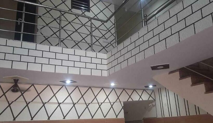 בית מלון כפרי Oyo 90776 Radhika Guest House