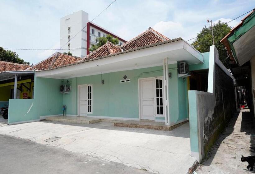 호텔 Oyo 91389 Anggrek Residence Syariah