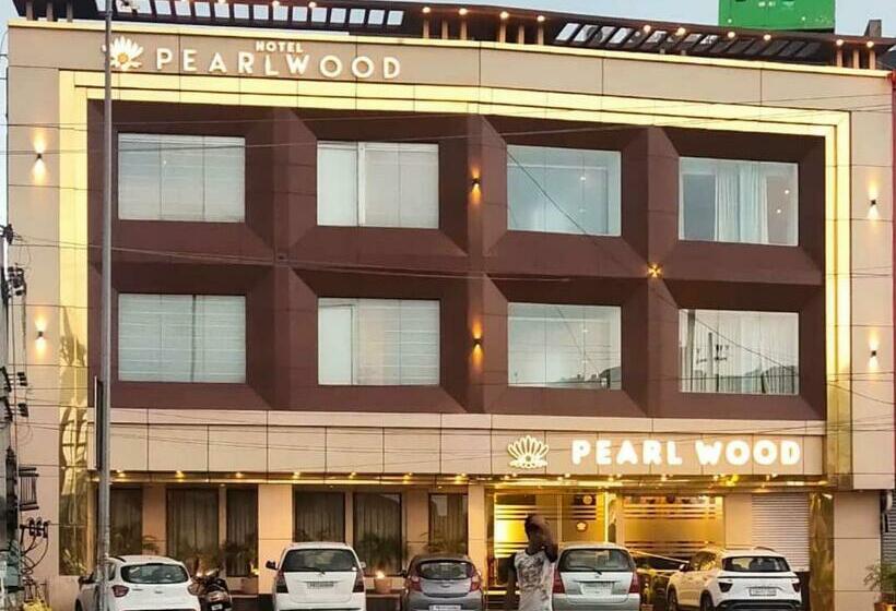 فندق Pearl Wood