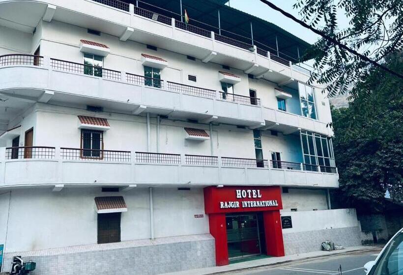בית מלון כפרי Rajgir International