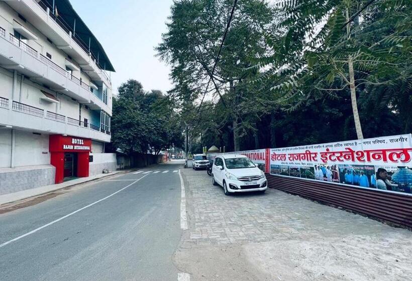 בית מלון כפרי Rajgir International