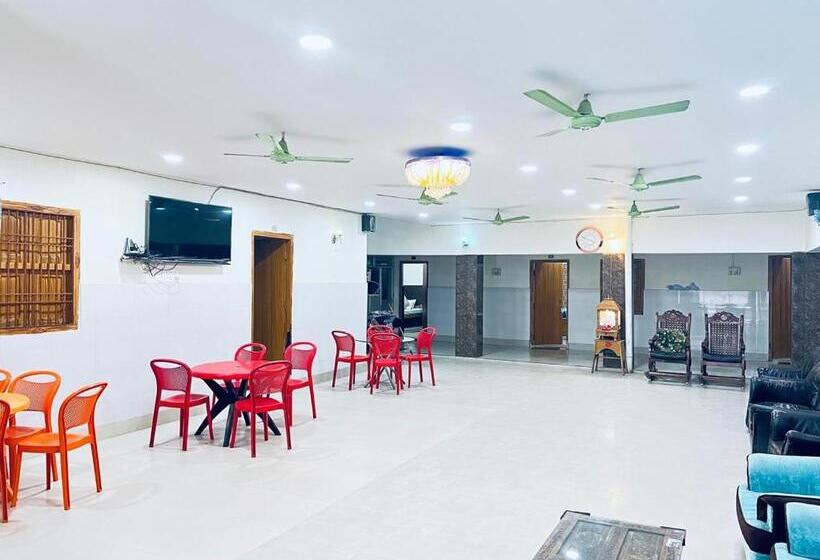 בית מלון כפרי Rajgir International