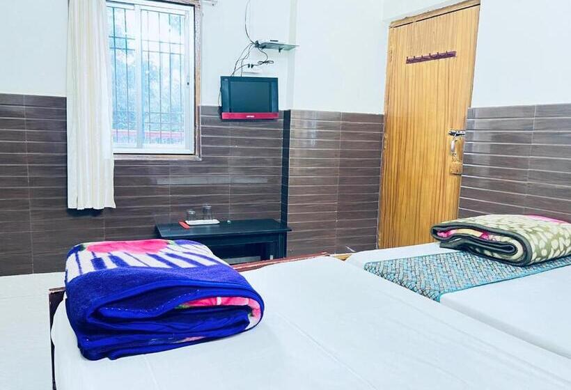 בית מלון כפרי Rajgir International