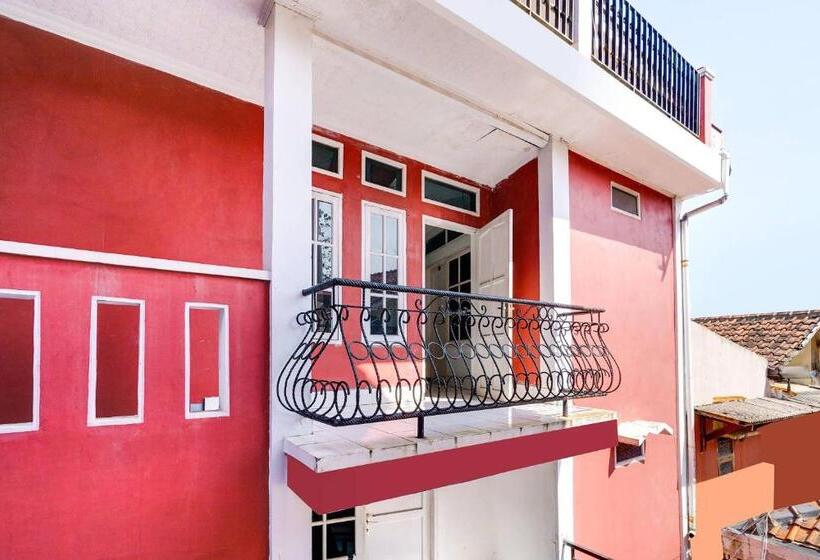 ホテル Spot On 91386 De Jawara Homestay Syariah