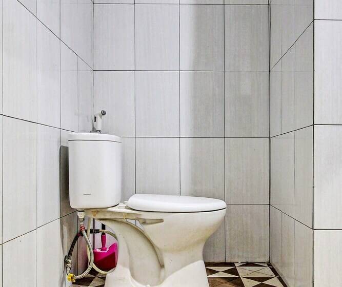 酒店 Spot On 91398 Homestay Tentrem 1