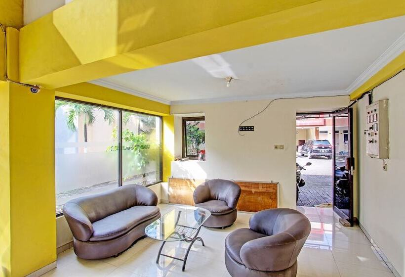 酒店 Spot On 91398 Homestay Tentrem 1