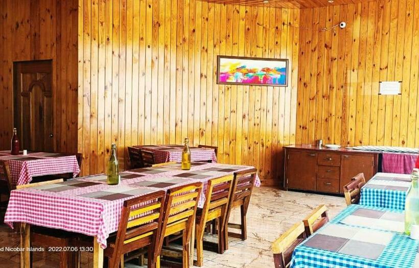 酒店 White Coral Beach Resort