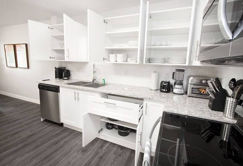 Modern 3br Unit On Jessie Ave With Insuite Laundry
