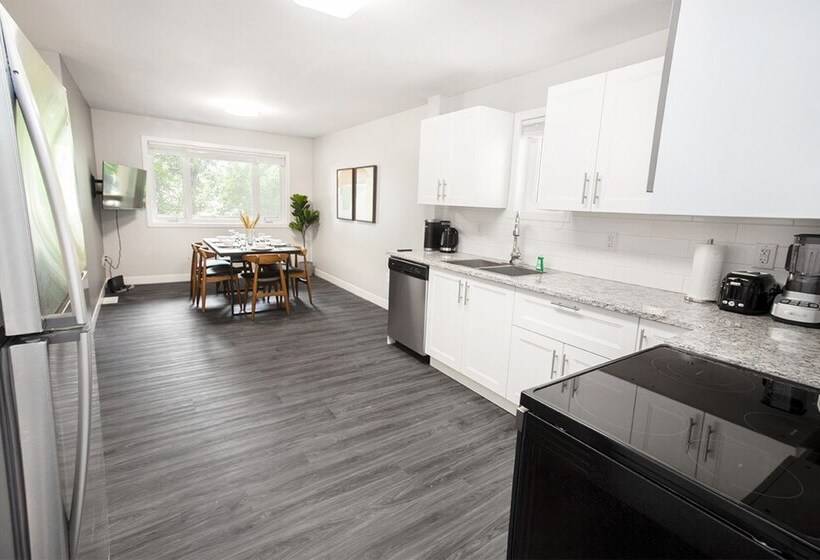 Modern 3br Unit On Jessie Ave With Insuite Laundry