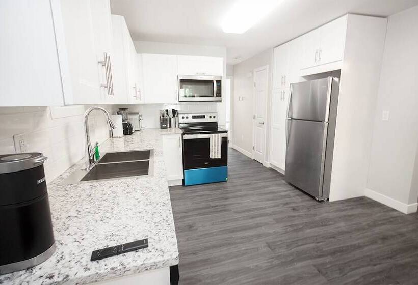 Modern 3br Unit On Jessie Ave With Insuite Laundry