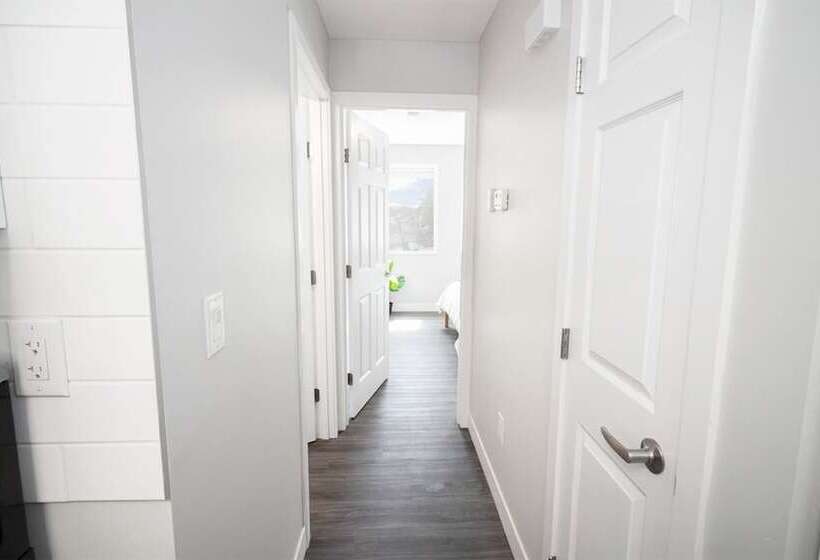 Modern 3br Unit On Jessie Ave With Insuite Laundry