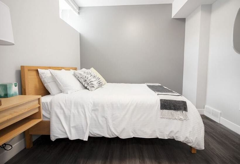 Modern 3br Unit On Jessie Ave With Insuite Laundry