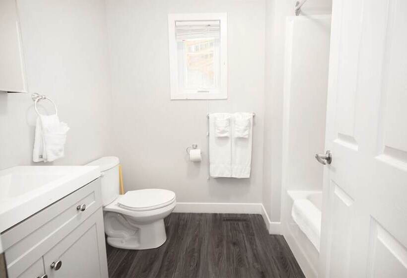 Modern 3br Unit On Jessie Ave With Insuite Laundry