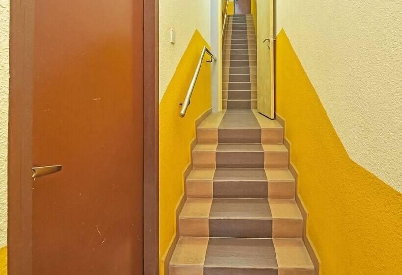 Oyo 90559 Ummul Motel C Mart