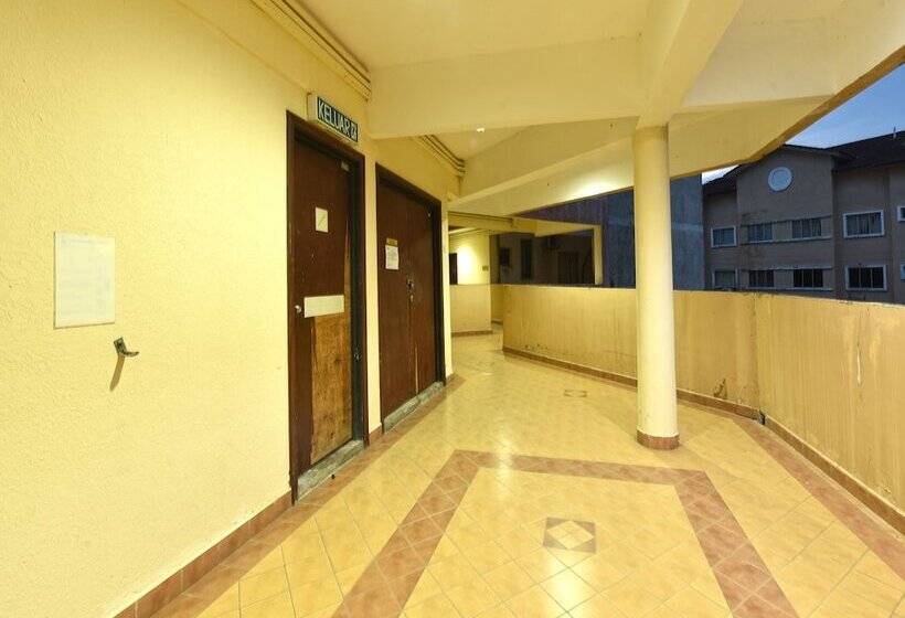 Oyo 90559 Ummul Motel C Mart